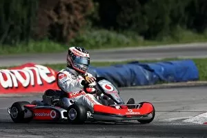 Images Dated 10th May 2007: Formula One World Championship: The Vodafone Spain Go-Karting challenge with Fernando Alonso McLaren