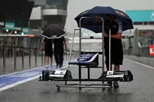 Images Dated 3rd April 2010: Formula One World Championship: Williams FW32 nose cone in the rain