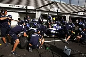 Formula One World Championship: Williams practice their pitstops