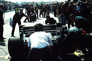 1984 Collection: Formula One World Championship: The Williams team make a pit stop