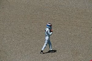 Images Dated 19th December 2000: Formula One World Championship: Winner Mika Hakkinen Mclaren MP4-14 walks back to the pits after