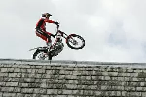 Images Dated 12th July 2008: Goodwood Festival Of Speed: Dougie Lampkin rides on the roof of Goodwood House