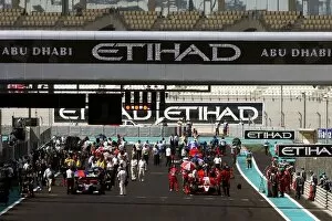 Images Dated 31st October 2009: GP2 Asia Series: The grid before the start of the race