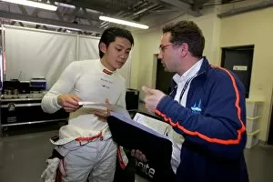 Gp2 Asia Series Gallery: GP2 Asia Series: Ho-Ping Tung Trident Racing talks with an engineer