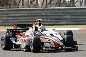 Gp2 Asia Gallery: GP2 Asia Series: Kamui Kobayashi DAMS overtakes Nico Hulkenberg ART Grand Prix to take the lead