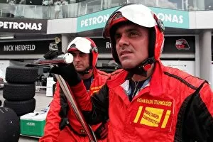 Images Dated 4th April 2009: GP2 Asia Series: Ocean Racing Technology mechanics