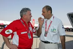 Images Dated 5th December 2008: GP2 Asia Series: Peter Thompson, Team Qi-Meritus talks with Bruno Michel GP2 Series