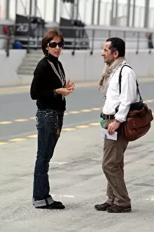 Dubai Gallery: GP2 Asia Series: Vivianne Senna talks in the pit lane