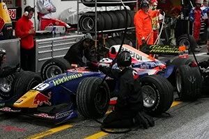 Images Dated 23rd April 2005: GP2: Borja Garcia Racing Engineering makes a pit stop