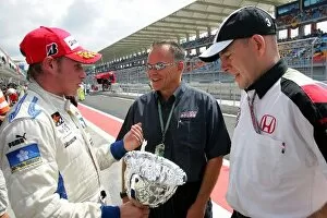 Images Dated 21st August 2005: GP2 Series: Adam Carroll Super Nova talks with Peter Windsor and Jock Clear BAR Senior Race Engineer