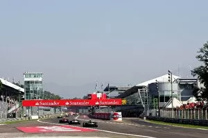Images Dated 9th September 2007: GP2 Series: The field head onto the main straight