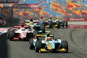 Images Dated 26th August 2007: GP2 Series: Karun Chandhok Durango leads at the start of the race