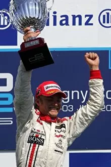 Nevers Gallery: Grand Prix 2: Race winner Nico Rosberg ART on the podium
