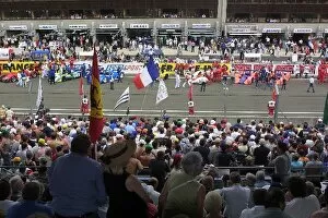 Images Dated 16th June 2002: Le Mans 24 Hours: The fans watch the start of the race