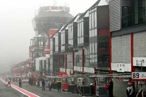 Pit Lane Gallery: Le Mans Endurance Series: The pit lane was engulfed in fog