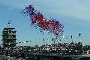 Images Dated 27th May 2002: A mass of balloons is released prior to the start of the 86th Indy 500