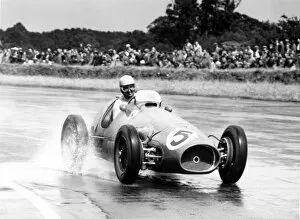 1950s F1 Gallery: Silverstone, Great Britain. 18 July 1953: Alberto Ascari, Ferrari 500, 1st position, action