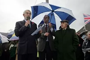 Images Dated 9th November 2008: Silverstone Sign Unveiling: Dr Frank Newton, centre, with Sir Jackie Stewart, right