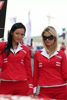 Images Dated 25th January 2008: Speedcar Series: Grid girls: Speedcar Series, Rd1, Dubai Autodrome, Dubai, United Arab Emirates