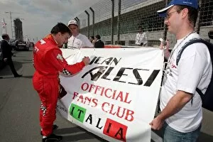 Dubai Gallery: Speedcar Series: Jean Alesi signs a fan club poster