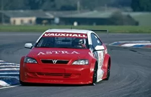 Images Dated 22nd February 2001: Touring Car Testing: Yvan Muller - Vauxhall Astra Coupe
