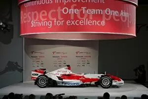Images Dated 12th January 2007: Toyota TF107 Launch: The Toyota TF107 is unveiled