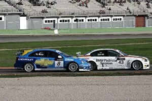 World Touring Car Championship: Dirk Muller, BMW 320i, leads Alain Menu, Chevrolet Lacetti